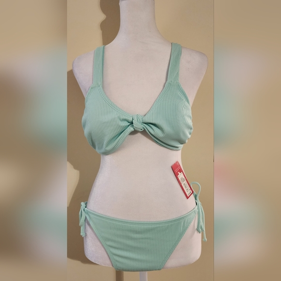 NWT 4 Piece Bikini Set (2 Tops, 1 Bottom & 1 Sarong) Junior's L/XL - Picture 8 of 13